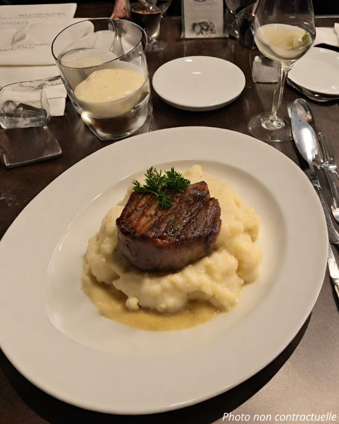 PALERON DE VEAU CUIT 12H, JUS RÉDUIT À LA MONDEUSE, PURÉE DE POMMES DE TERRE 