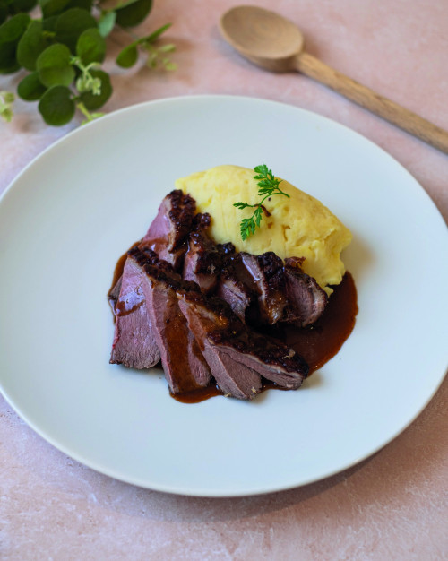 MAGRET DE CANARD, SAUCE APICIUS, ÉCRASÉ DE POMMES DE TERRE AU SEL DE GUÉRANDE